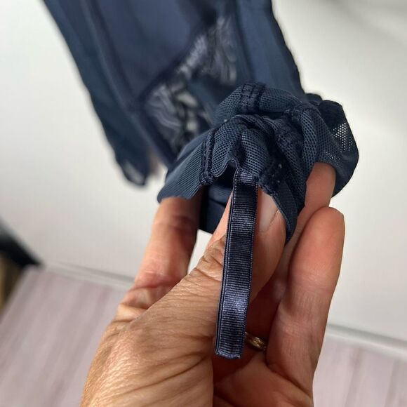 Lululemon Sweaty Endeavor Tights Mesh Inkwell Navy Blue - Picture 6 of 12